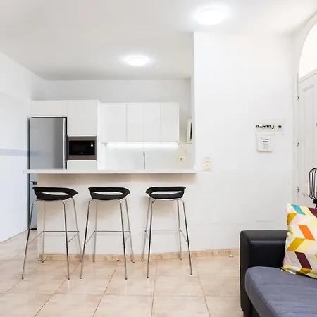 בית נופש Home2book Metro Tenerife Adeje, Private Pool אדחה